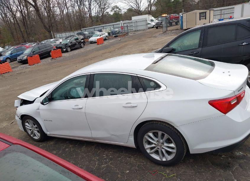 Photo 14 of 2018 Chevrolet Malibu LT (VIN 1G1ZD5ST2JF270743)