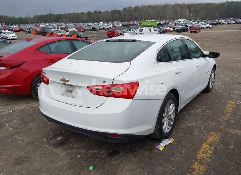 Photo 4 of 2018 Chevrolet Malibu LT (VIN 1G1ZD5ST2JF270743)