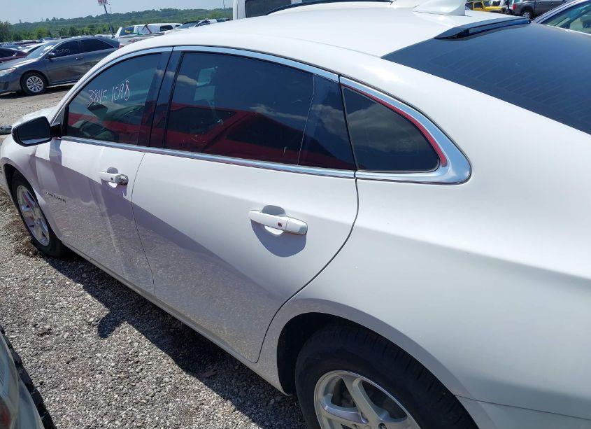 Photo 14 of 2018 Chevrolet Malibu LT (VIN 1G1ZD5ST2JF292886)