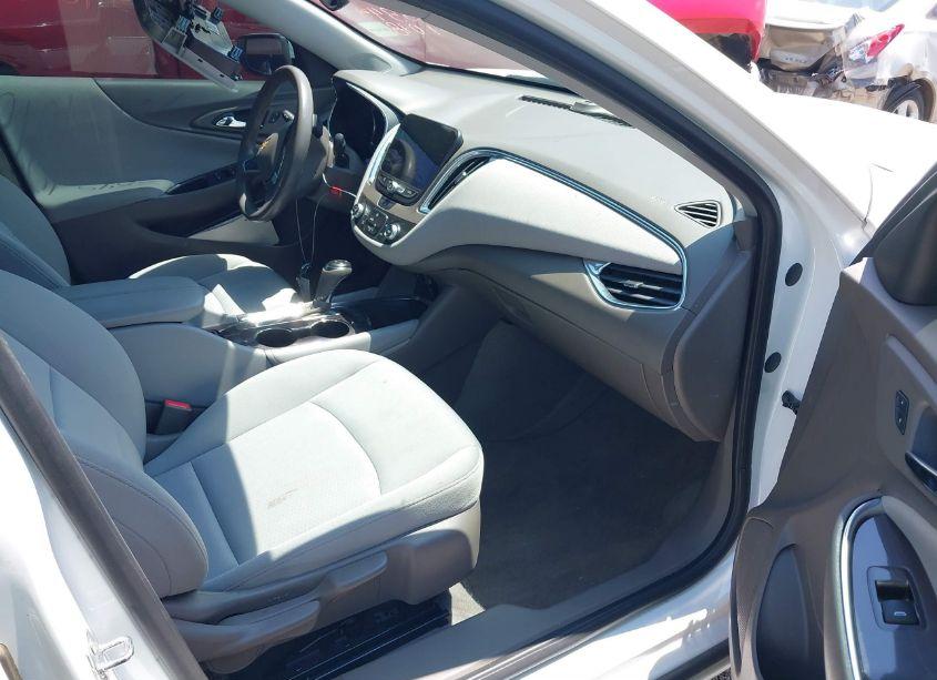 Photo 5 of 2018 Chevrolet Malibu LT (VIN 1G1ZD5ST2JF292886)