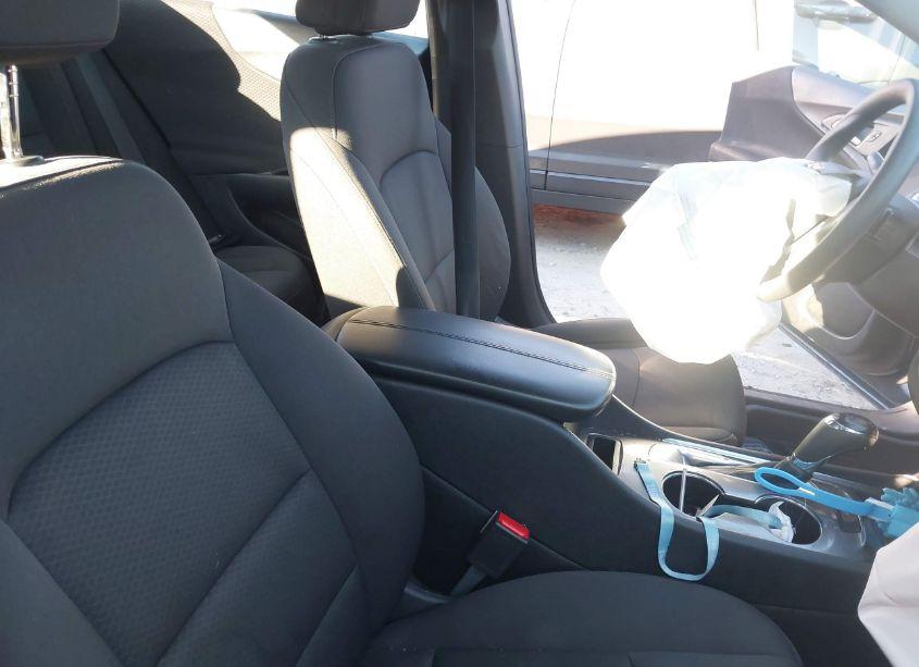 Photo 5 of 2019 Chevrolet Malibu LT (VIN 1G1ZD5ST2KF105048)