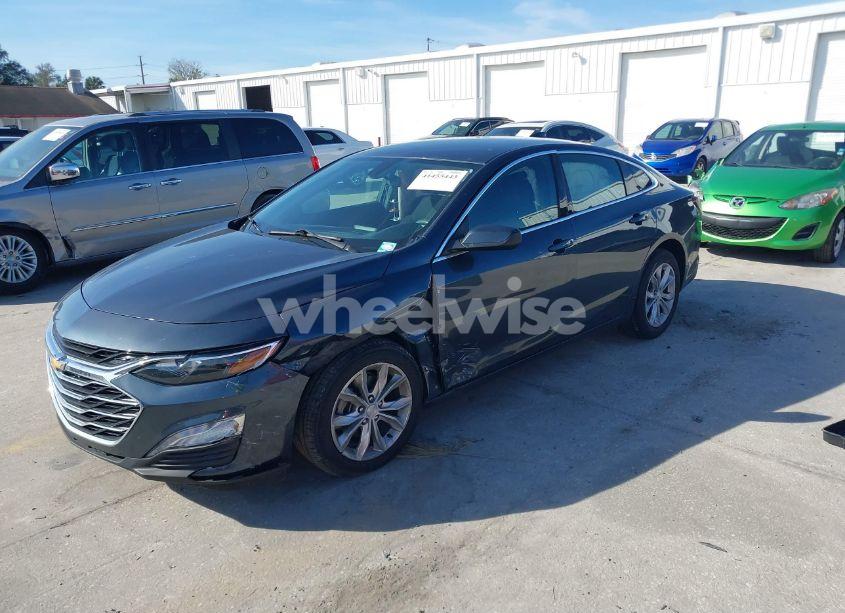 Photo 2 of 2019 Chevrolet Malibu LT (VIN 1G1ZD5ST2KF106216)