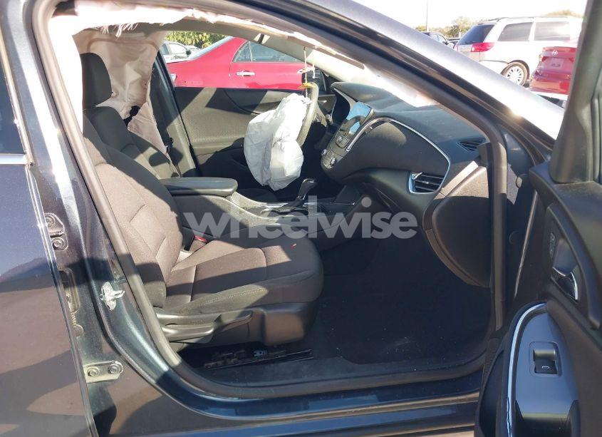 Photo 5 of 2019 Chevrolet Malibu LT (VIN 1G1ZD5ST2KF106216)