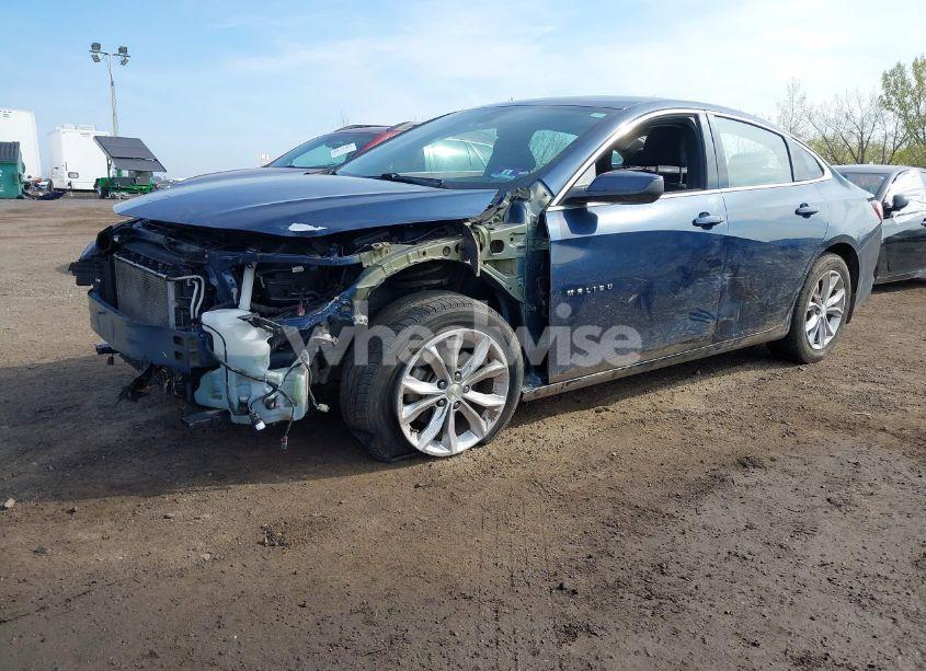 Photo 2 of 2019 Chevrolet Malibu LT (VIN 1G1ZD5ST2KF111934)