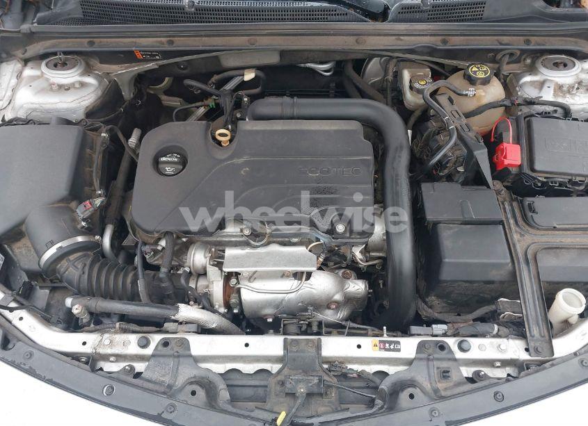 Photo 10 of 2019 Chevrolet Malibu LT (VIN 1G1ZD5ST2KF117622)