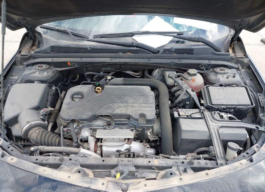 Photo 10 of 2019 Chevrolet Malibu LT (VIN 1G1ZD5ST2KF137210)