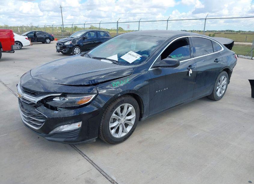 Photo 2 of 2019 Chevrolet Malibu LT (VIN 1G1ZD5ST2KF137210)