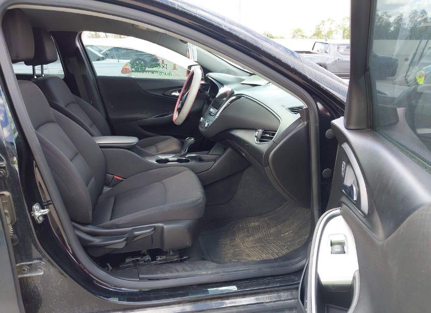 Photo 5 of 2019 Chevrolet Malibu LT (VIN 1G1ZD5ST2KF137210)
