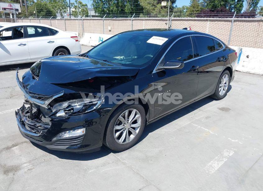 Photo 2 of 2019 Chevrolet Malibu LT (VIN 1G1ZD5ST2KF139135)