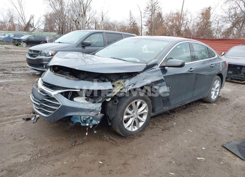 Photo 2 of 2019 Chevrolet Malibu LT (VIN 1G1ZD5ST2KF155142)