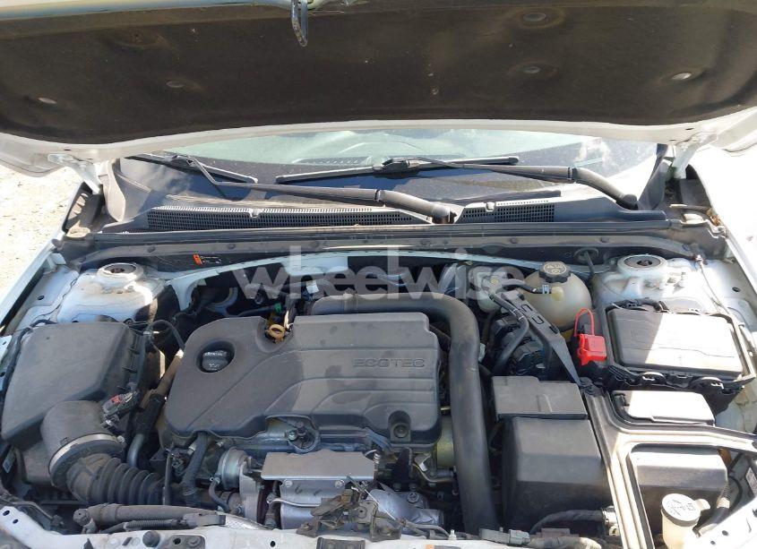 Photo 10 of 2019 Chevrolet Malibu LT (VIN 1G1ZD5ST2KF167095)