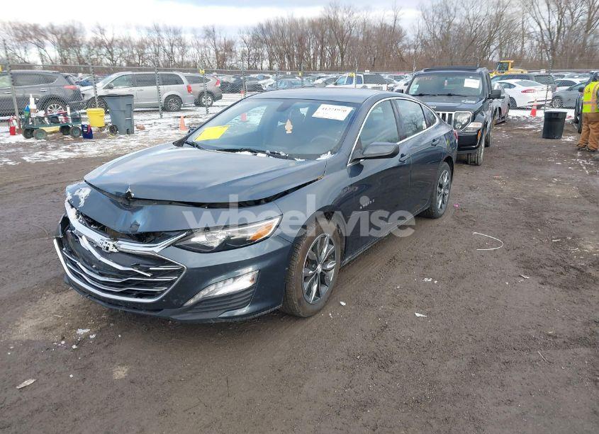 Photo 2 of 2019 Chevrolet Malibu LT (VIN 1G1ZD5ST2KF167985)