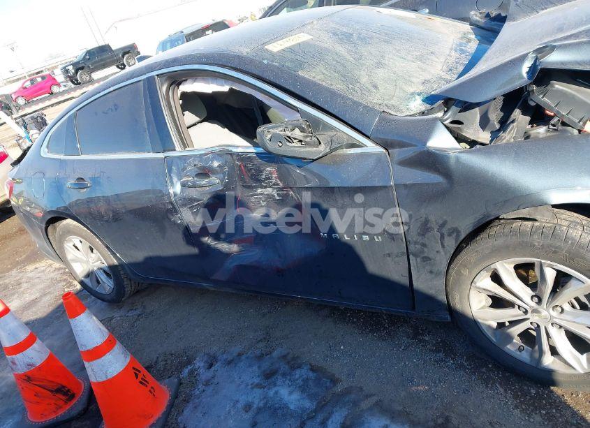 Photo 12 of 2019 Chevrolet Malibu LT (VIN 1G1ZD5ST2KF169896)