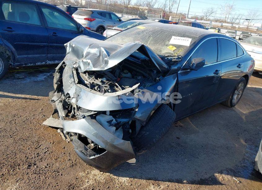 Photo 2 of 2019 Chevrolet Malibu LT (VIN 1G1ZD5ST2KF169896)