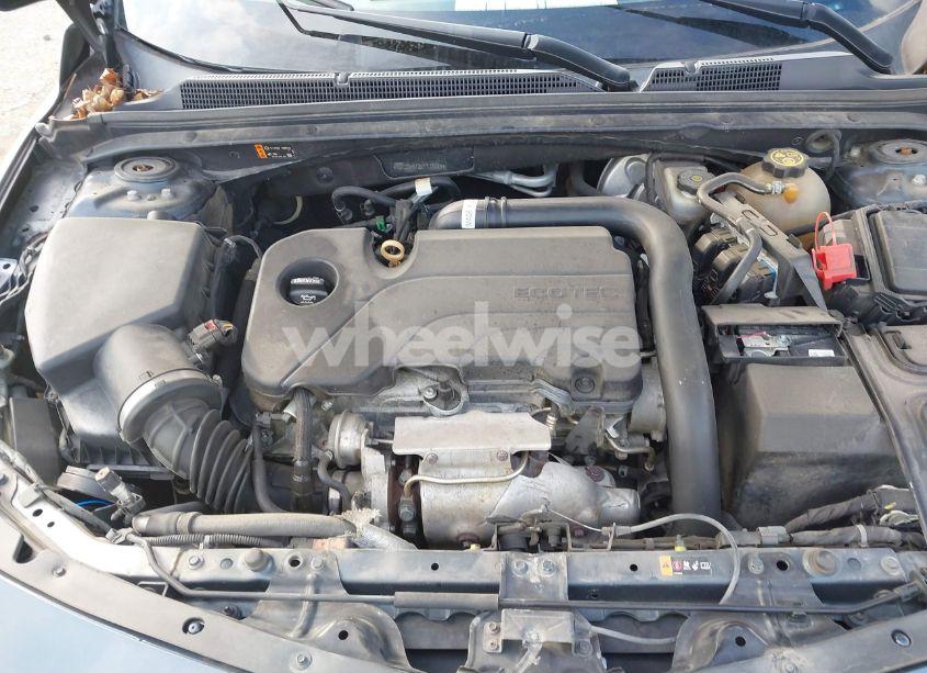 Photo 10 of 2019 Chevrolet Malibu LT (VIN 1G1ZD5ST2KF172085)