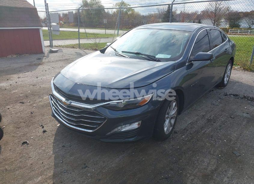 Photo 2 of 2019 Chevrolet Malibu LT (VIN 1G1ZD5ST2KF172085)