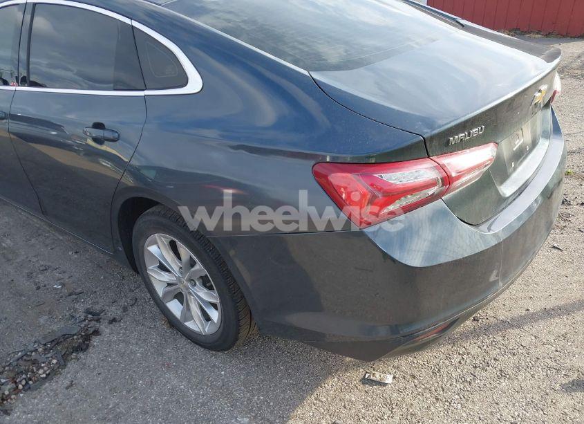 Photo 3 of 2019 Chevrolet Malibu LT (VIN 1G1ZD5ST2KF172085)