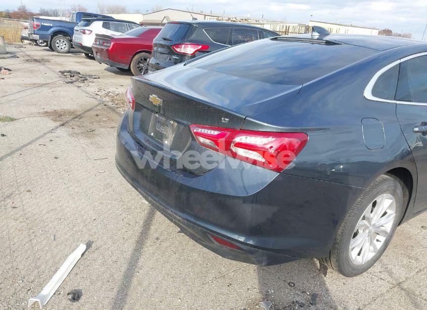 Photo 4 of 2019 Chevrolet Malibu LT (VIN 1G1ZD5ST2KF172085)