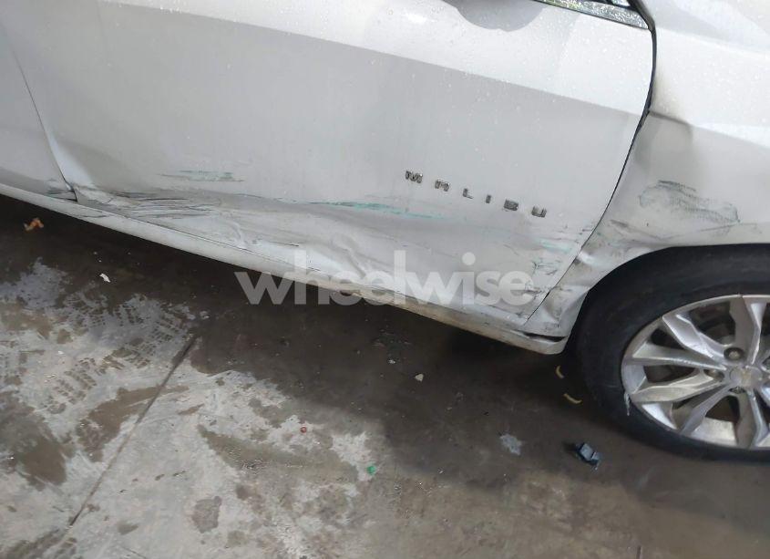 Photo 6 of 2019 Chevrolet Malibu LT (VIN 1G1ZD5ST2KF186911)