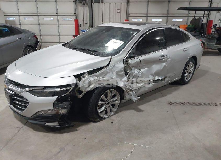 Photo 2 of 2019 Chevrolet Malibu LT (VIN 1G1ZD5ST2KF189212)