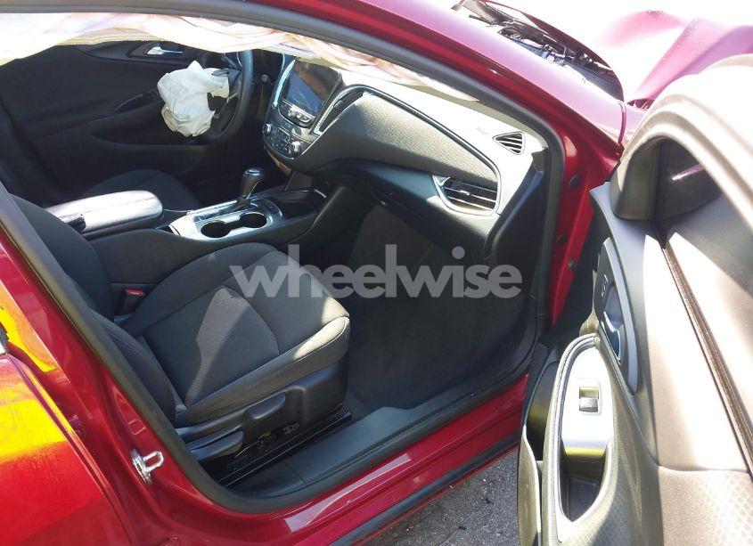 Photo 5 of 2020 Chevrolet Malibu FWD LT (VIN 1G1ZD5ST2LF033284)