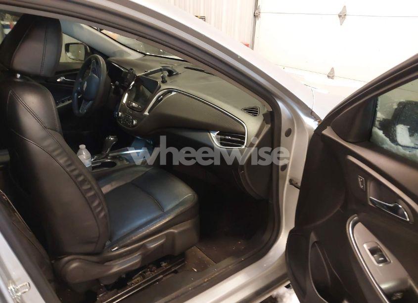 Photo 5 of 2020 Chevrolet Malibu FWD LT (VIN 1G1ZD5ST2LF049680)