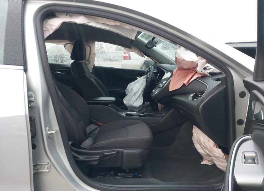 Photo 5 of 2020 Chevrolet Malibu FWD LT (VIN 1G1ZD5ST2LF052899)