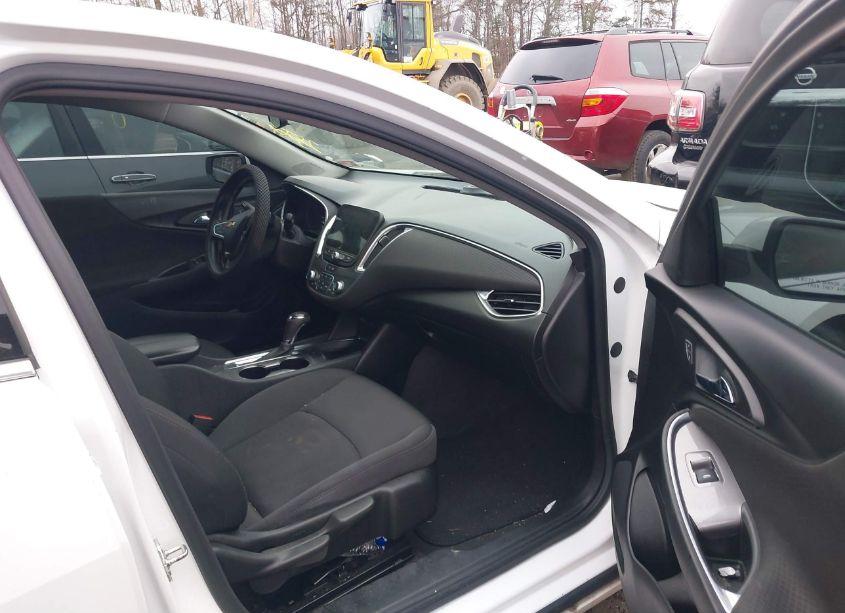 Photo 5 of 2020 Chevrolet Malibu FWD LT (VIN 1G1ZD5ST2LF053177)