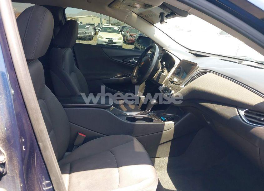 Photo 5 of 2020 Chevrolet Malibu FWD LT (VIN 1G1ZD5ST2LF066446)