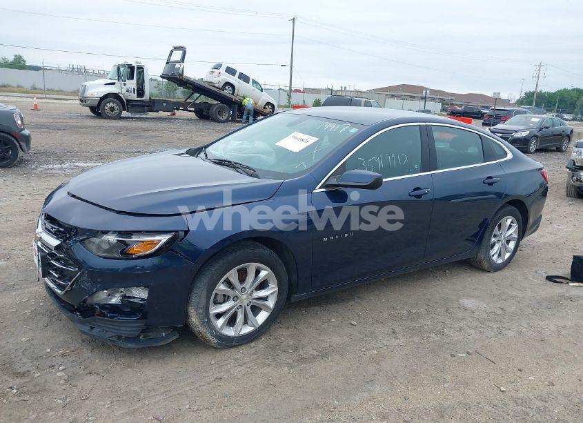 Photo 2 of 2020 Chevrolet Malibu FWD LT (VIN 1G1ZD5ST2LF066835)