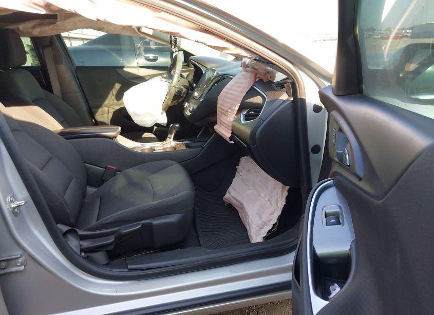 Photo 5 of 2020 Chevrolet Malibu FWD LT (VIN 1G1ZD5ST2LF081240)