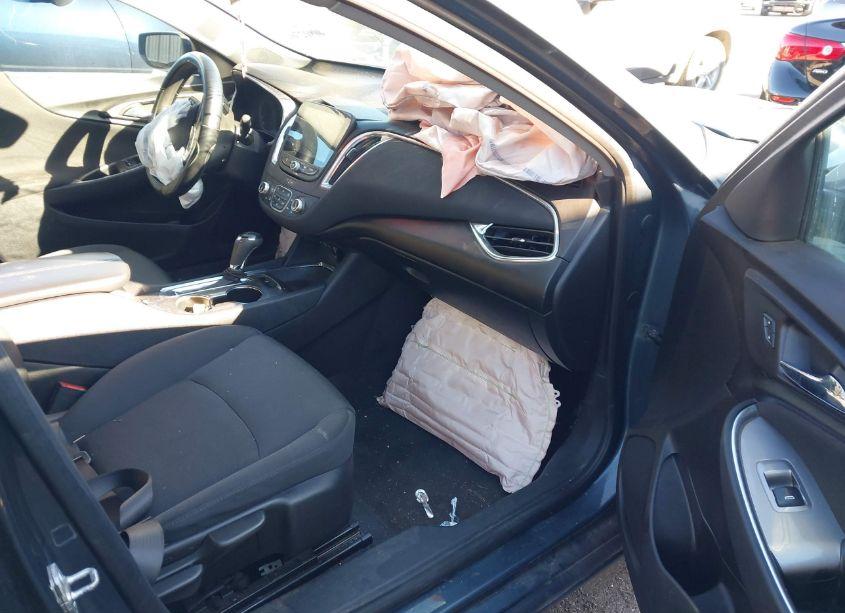 Photo 5 of 2020 Chevrolet Malibu FWD LT (VIN 1G1ZD5ST2LF085689)