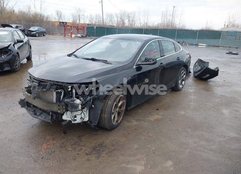Photo 2 of 2020 Chevrolet Malibu FWD LT (VIN 1G1ZD5ST2LF102930)