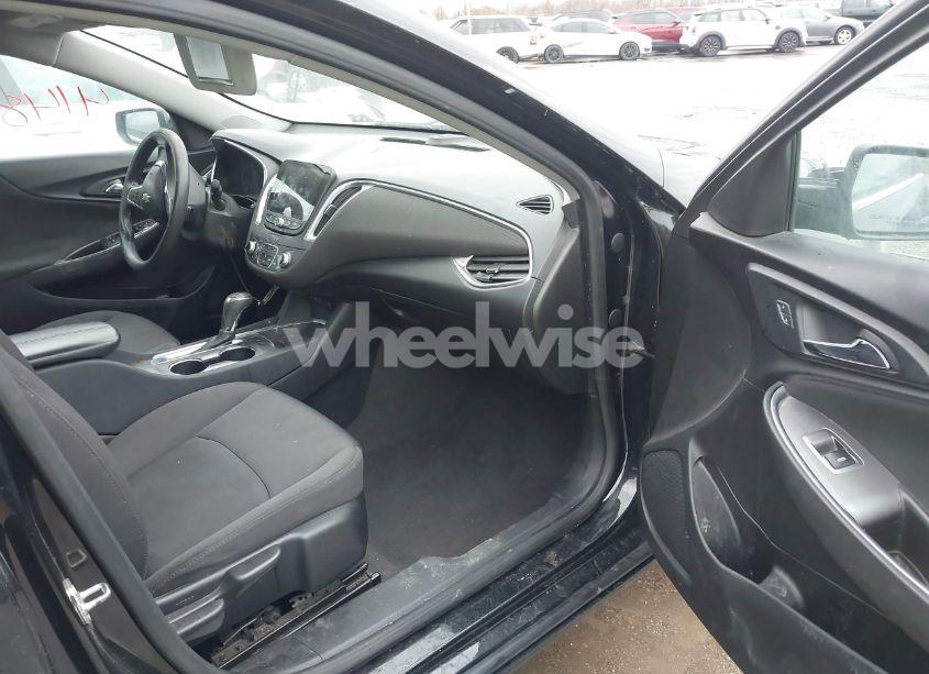 Photo 5 of 2020 Chevrolet Malibu FWD LT (VIN 1G1ZD5ST2LF102930)