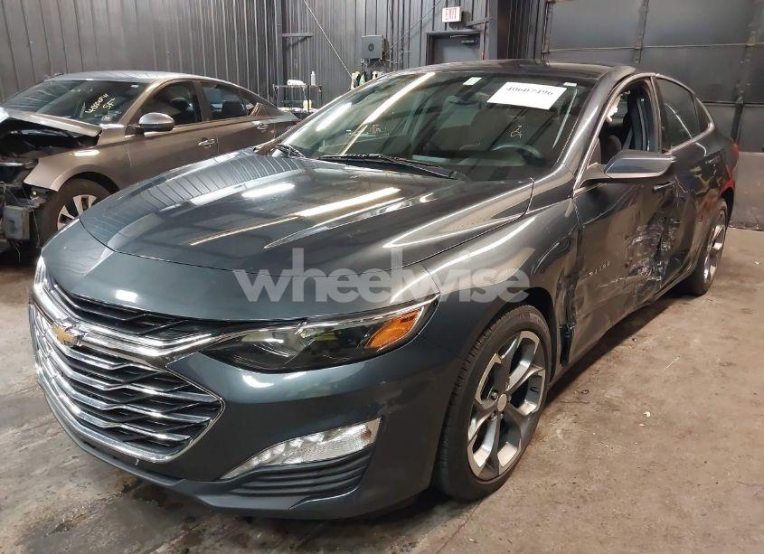 Photo 2 of 2020 Chevrolet Malibu FWD LT (VIN 1G1ZD5ST2LF109022)