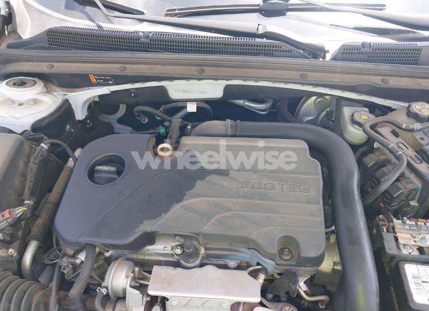 Photo 10 of 2020 Chevrolet Malibu FWD LT (VIN 1G1ZD5ST2LF112888)