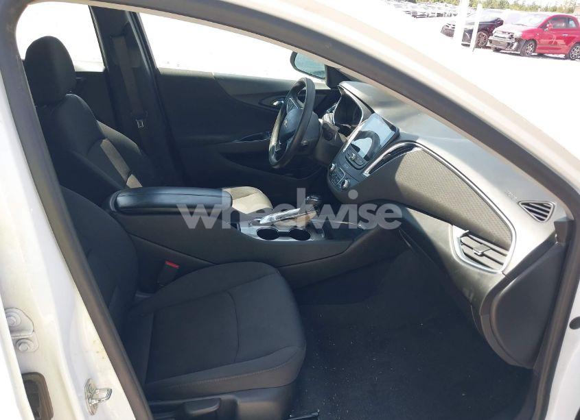 Photo 5 of 2020 Chevrolet Malibu FWD LT (VIN 1G1ZD5ST2LF112888)