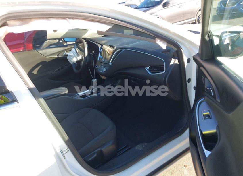 Photo 5 of 2020 Chevrolet Malibu FWD LT (VIN 1G1ZD5ST2LF125298)