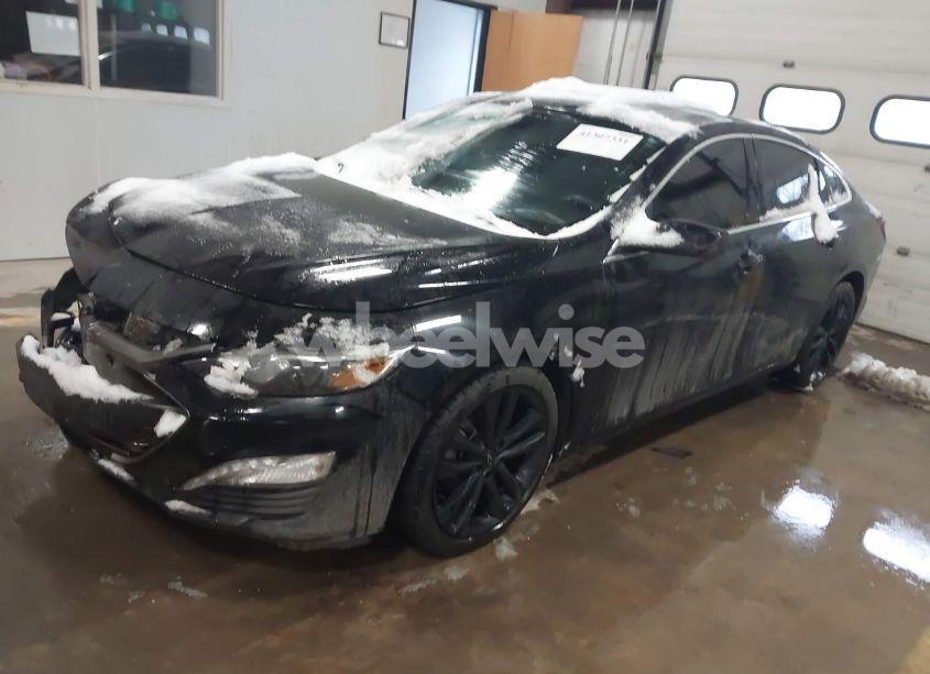 Photo 2 of 2020 Chevrolet Malibu FWD LT (VIN 1G1ZD5ST2LF142375)