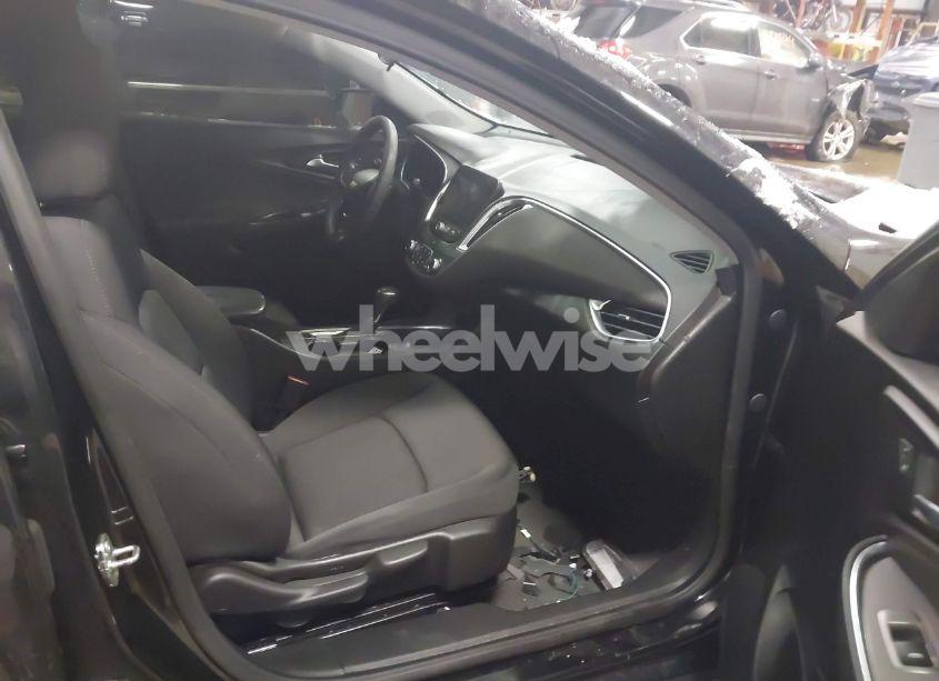 Photo 5 of 2020 Chevrolet Malibu FWD LT (VIN 1G1ZD5ST2LF142375)