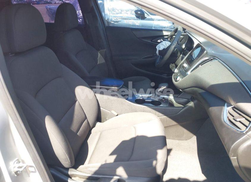 Photo 5 of 2021 Chevrolet Malibu FWD LT (VIN 1G1ZD5ST2MF062429)