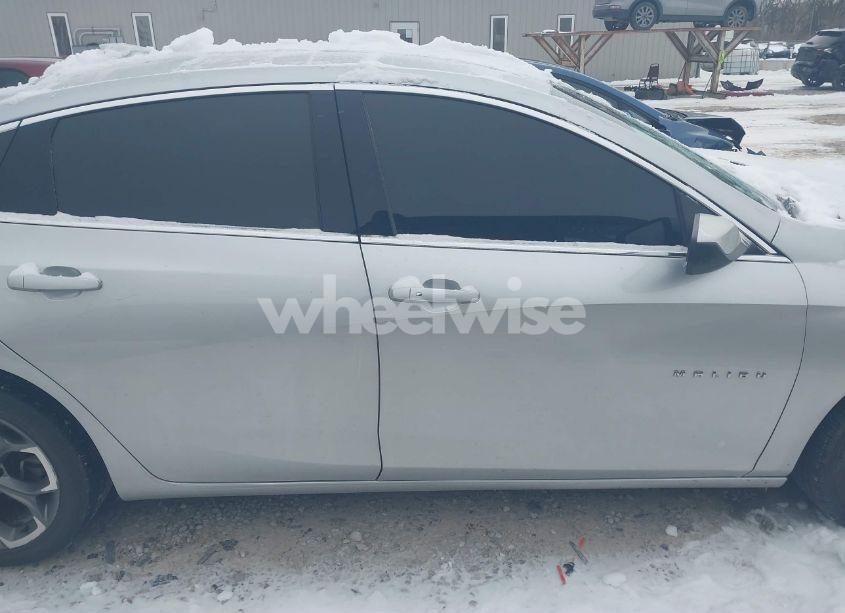 Photo 13 of 2021 Chevrolet Malibu FWD LT (VIN 1G1ZD5ST2MF073656)