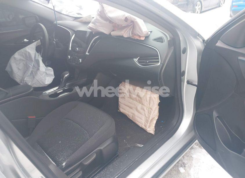 Photo 5 of 2021 Chevrolet Malibu FWD LT (VIN 1G1ZD5ST2MF073656)