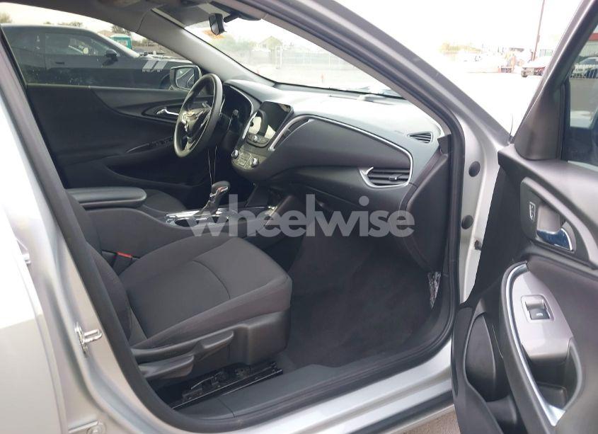 Photo 5 of 2022 Chevrolet Malibu FWD LT (VIN 1G1ZD5ST2NF110447)