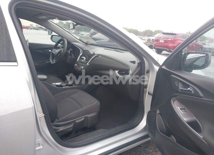 Photo 5 of 2022 Chevrolet Malibu FWD LT (VIN 1G1ZD5ST2NF110755)