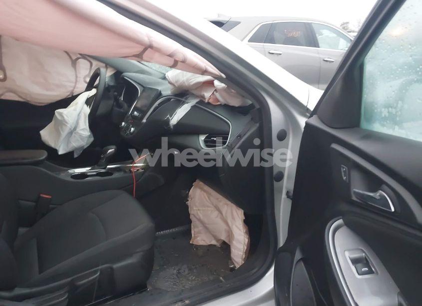 Photo 5 of 2022 Chevrolet Malibu FWD LT (VIN 1G1ZD5ST2NF174052)