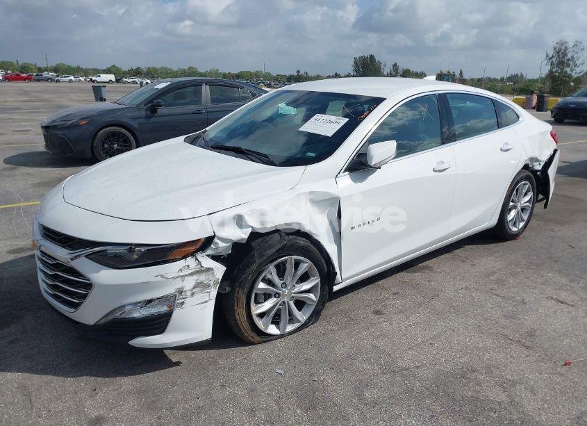 Photo 2 of 2025 Chevrolet Malibu FWD 1LT (VIN 1G1ZD5ST2SF155433)