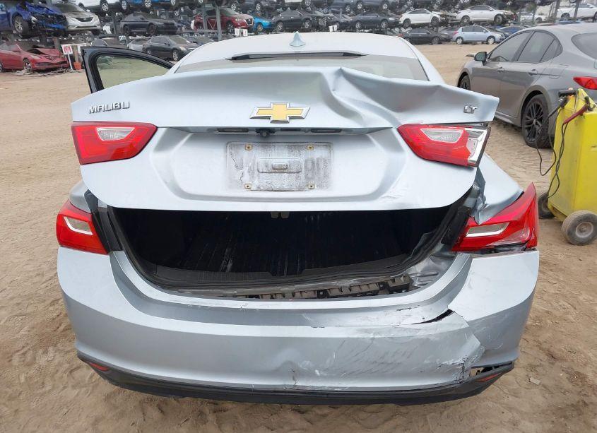 Photo 6 of 2018 Chevrolet Malibu LT (VIN 1G1ZD5ST3JF103663)