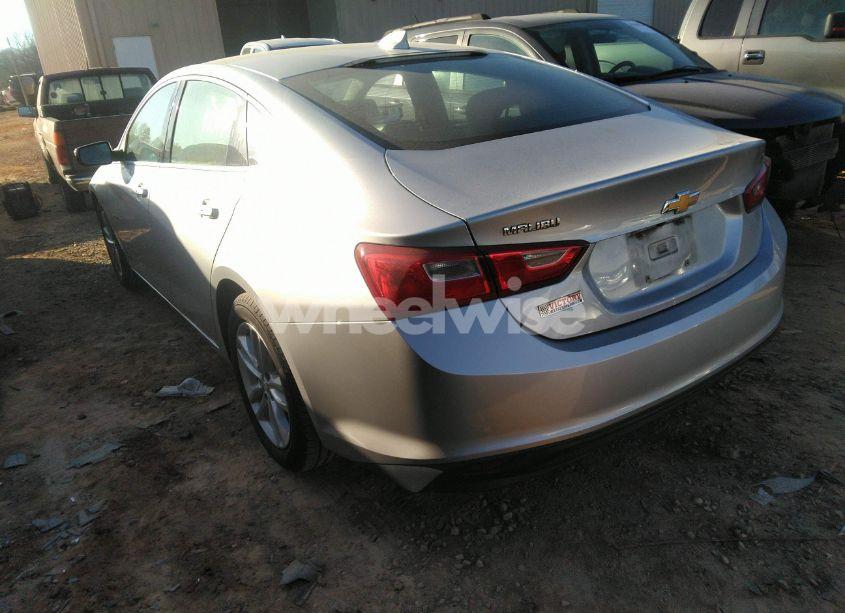 Photo 3 of 2018 Chevrolet Malibu LT (VIN 1G1ZD5ST3JF122052)
