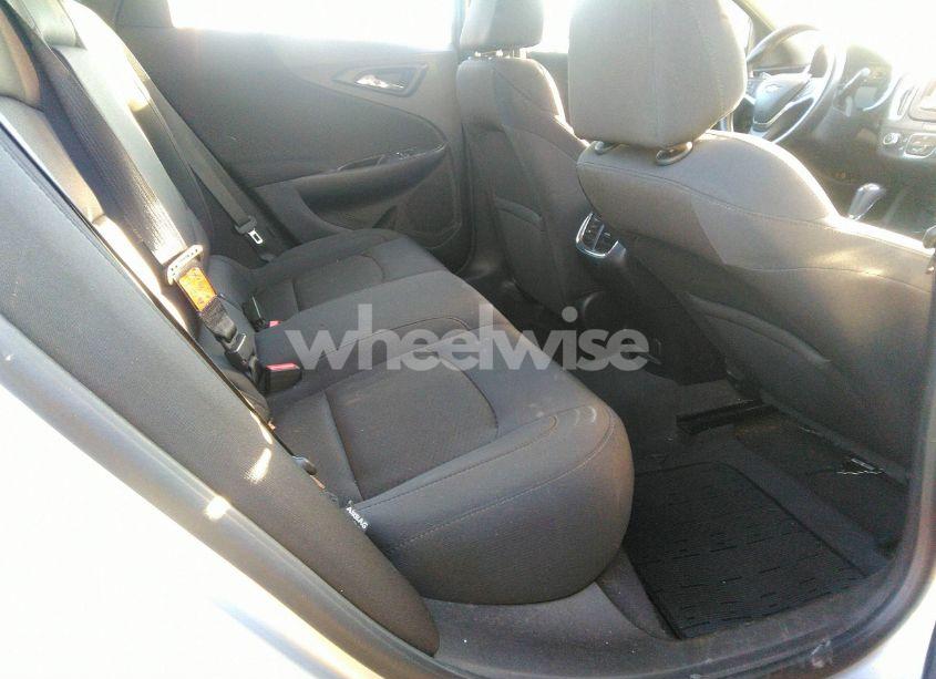 Photo 8 of 2018 Chevrolet Malibu LT (VIN 1G1ZD5ST3JF122052)